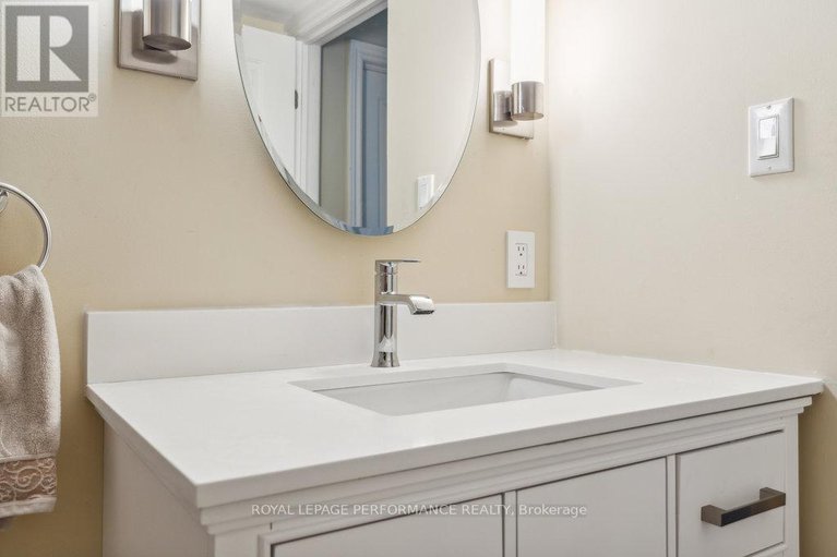 28332699/405-160-george-street/lower-townbyward-market/ottawa/ontario/K1N9M2_27