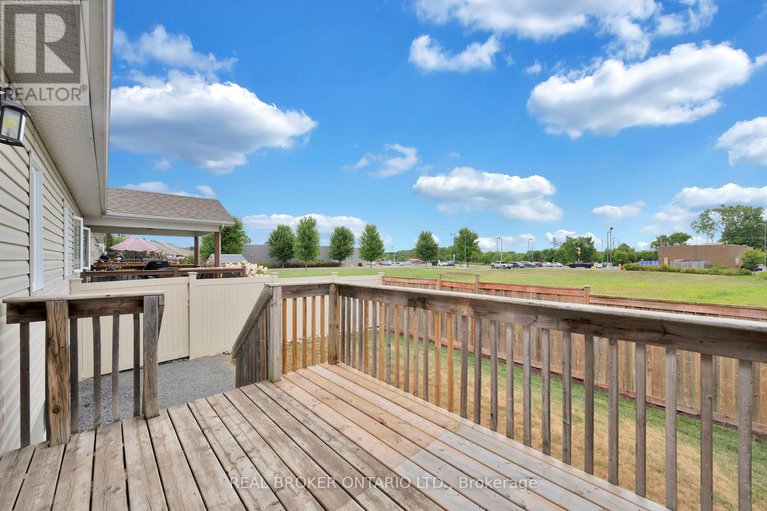 28835810/12-abbey-crescent/village-of-russell/russell/ontario/K4R0B5_32
