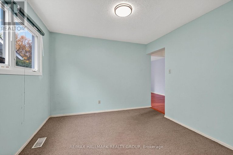 29038840/1415-plumber-avenue/carson-grove/ottawa/ontario/K1K4B2_13