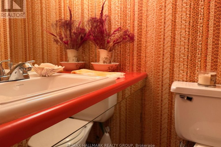 29533054/8-837-eastvale-drive/beaconwood/ottawa/ontario/K1J7T5_22