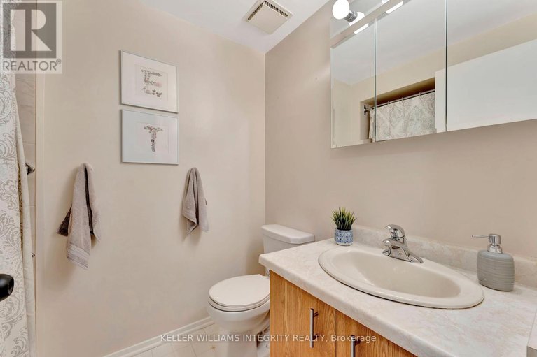 28487688/c-6-offenbach-lane/centrepointe/ottawa/ontario/K2G4Z5_22