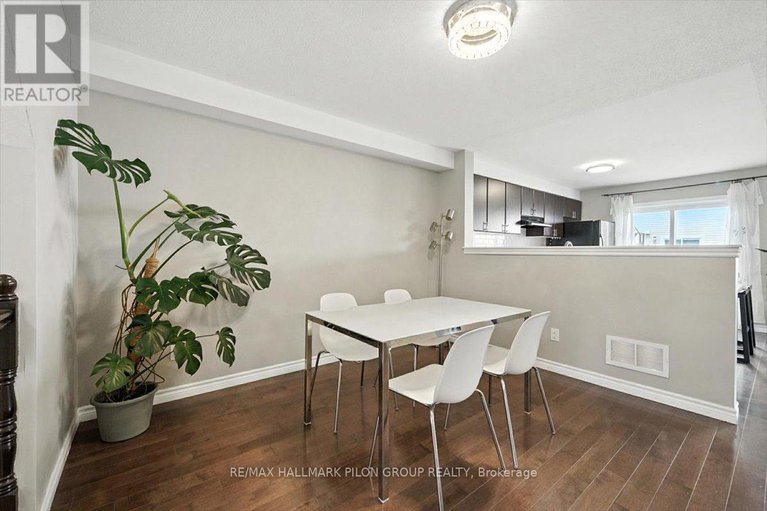 28557149/129-sunshine-crescent/notting-hillsummerside/ottawa/ontario/K4A0V3_4