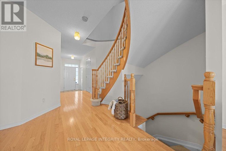 28809017/2093-bergamot-circle/springridgeeast-village/ottawa/ontario/K4A4R4_6