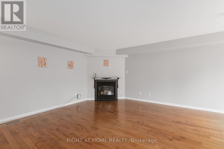 29127565/4-thorburn-private/lower-town/ottawa/ontario/K1N1G4_16