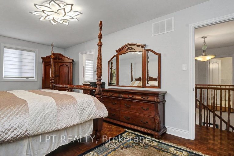 29603325/624-pleasant-park-road/playfair-park/ottawa/ontario/K1H5N5_30