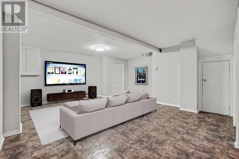 29688015/1367-cedarcroft-crescent/pineview/ottawa/ontario/K1B5G8_22