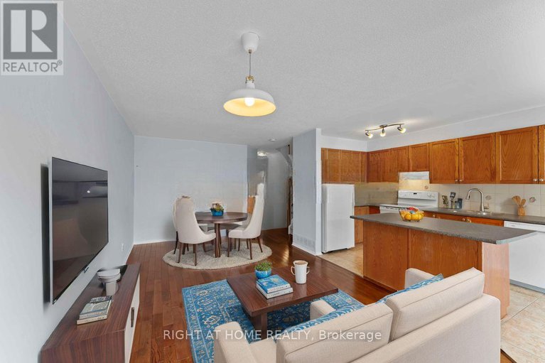 28840958/421-hillsboro-private/emerald-meadowstrailwest/ottawa/ontario/K2M3A7_6