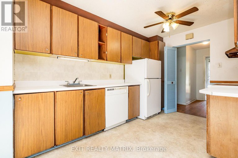 28932484/8-brian-crescent/bruce-farmgraham-parkqualicumbellands/ottawa/ontario/K2H6X3_15