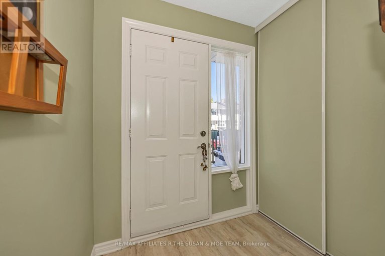 29682190/35-monterey-drive/leslie-park/ottawa/ontario/K2H7A9_5