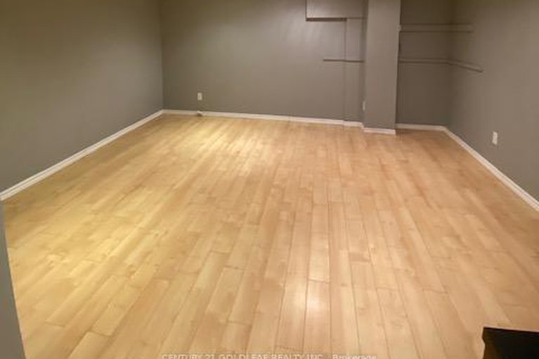 29241768/11-1342-cedarcroft-crescent/pineview/ottawa/ontario/K1B5C8_30