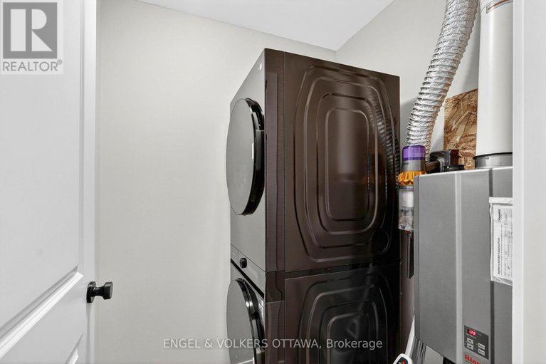 29646069/1764-crux-road/mer-bleuebradley-estatesanderson-park/ottawa/ontario/K1W0W7_38