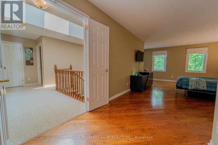 28429385/566-falwyn-crescent-w/fallingbrookridgemount/ottawa/ontario/K4A2A4_22