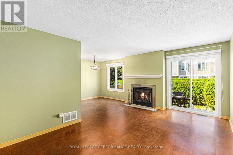 28553456/2015-summerfields-crescent/chapel-hill/ottawa/ontario/K1C7B4_7
