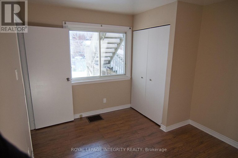 28629936/422-queen-mary-street/overbrookcastle-heights/ottawa/ontario/K1K1W5_14