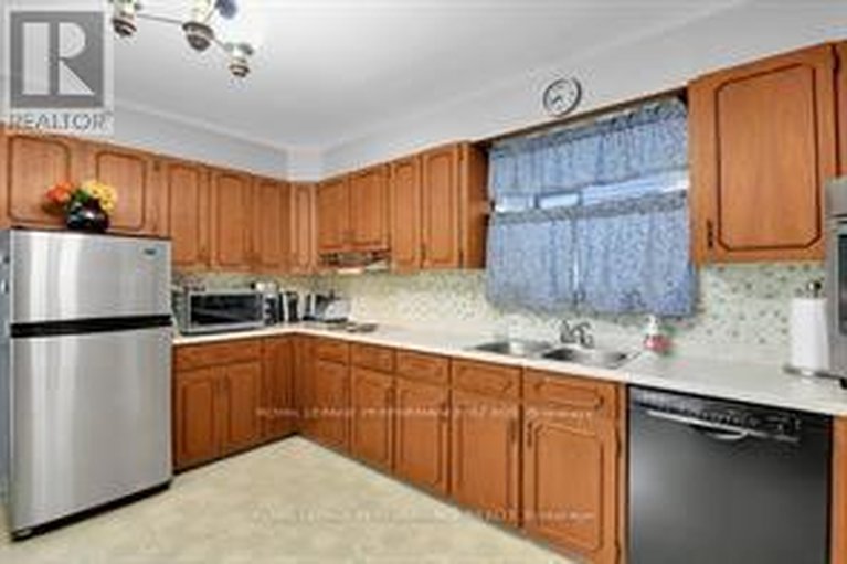 29462518/456-blake-boulevard/vanier/ottawa/ontario/K1K1B1_8