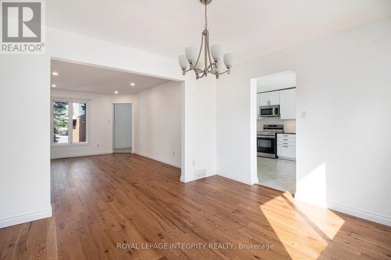 28422244/2044-wildflower-drive/queenswood-heights-south/ottawa/ontario/K1E3R5_7