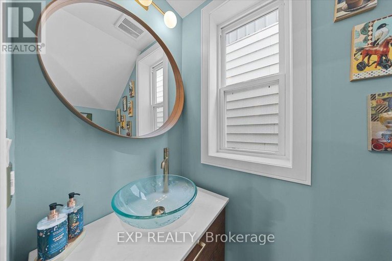 29633378/185-deschamps-avenue/vanier/ottawa/ontario/K1L5Z3_17