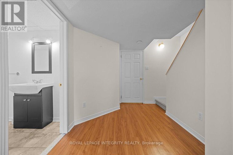 28809017/2093-bergamot-circle/springridgeeast-village/ottawa/ontario/K4A4R4_35