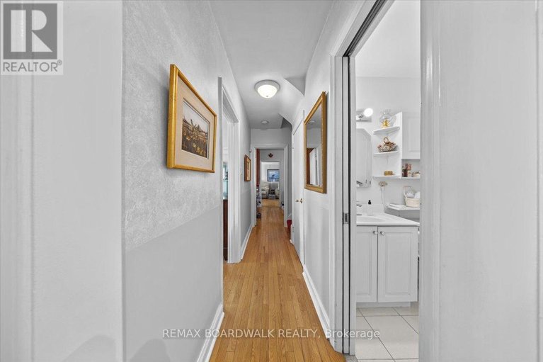 29689978/961-kingsmere-avenue/mckellar-heightsglabar-park/ottawa/ontario/K2A3K3_19