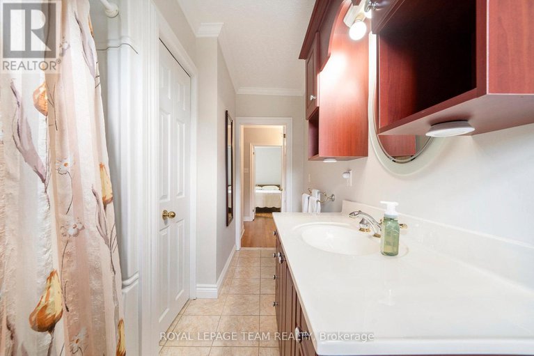 28567254/367-ravenhill-avenue/mckellarhighland/ottawa/ontario/K2A0J5_19