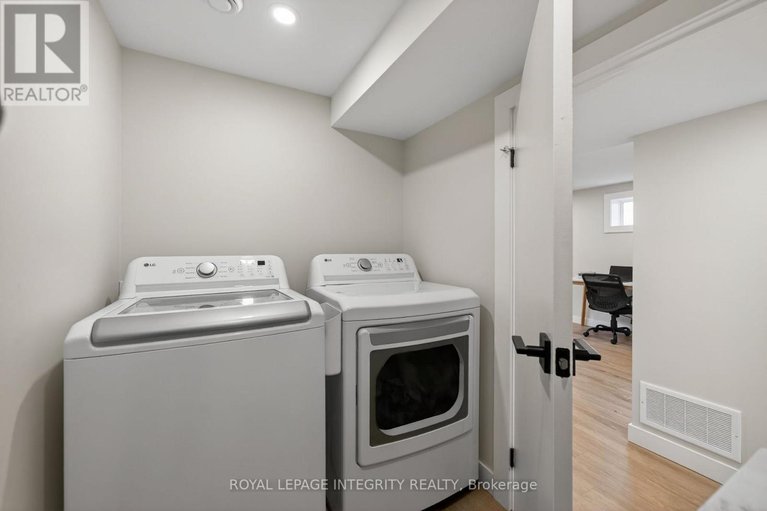 29673886/1145-greyrock-crescent/copeland-park/ottawa/ontario/K2C2A3_41