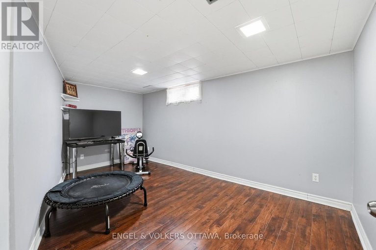 29615364/34-alison-korn-private/bells-corners/ottawa/ontario/K2H8M6_26