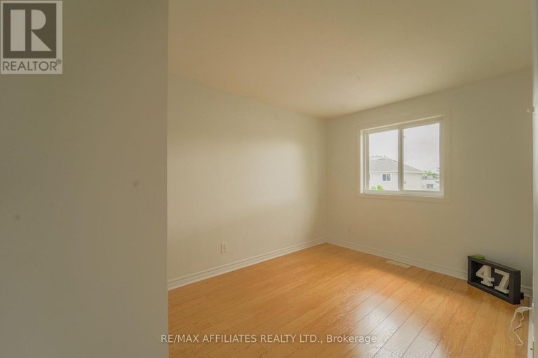 28589609/65-47-mcdermot-court/katimavik/ottawa/ontario/K2L3V5_23