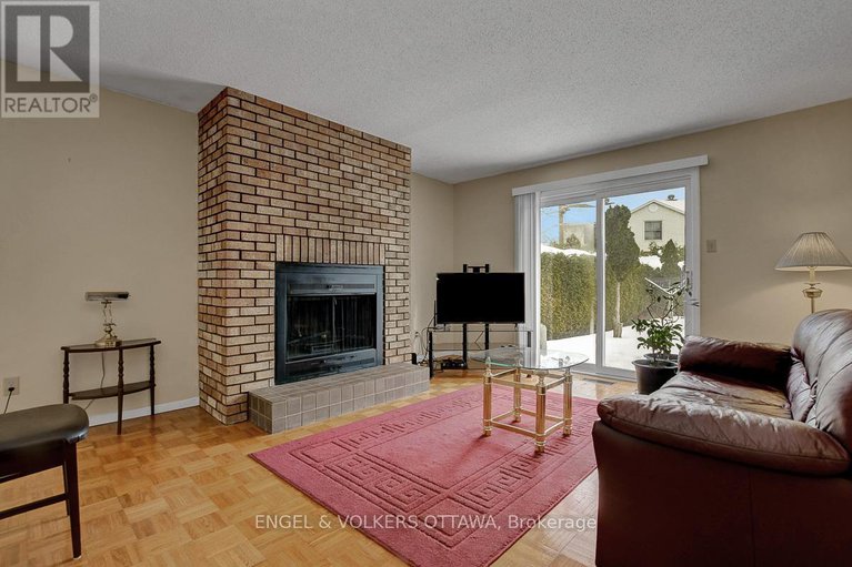 29381933/1016-driftwood-crescent/convent-glen/ottawa/ontario/K1C2P1_11