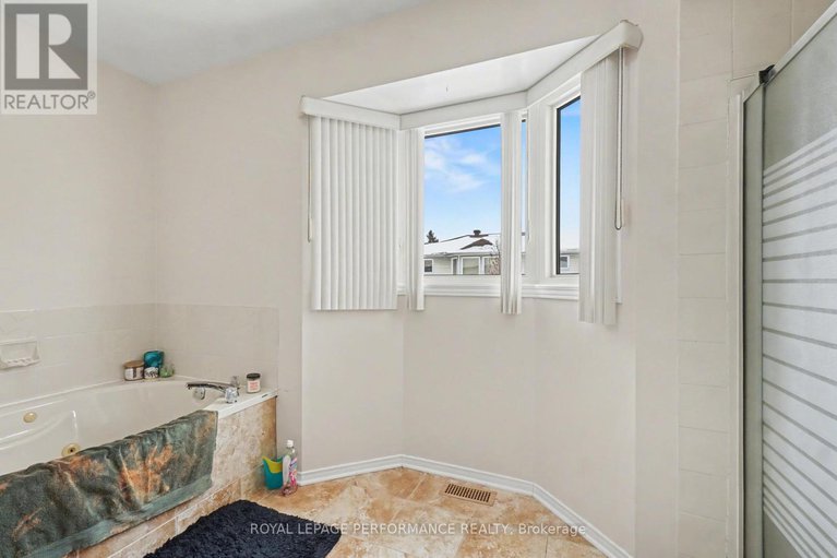 29402069/734-merkley-drive/fallingbrookpineridge/ottawa/ontario/K4A2T8_23