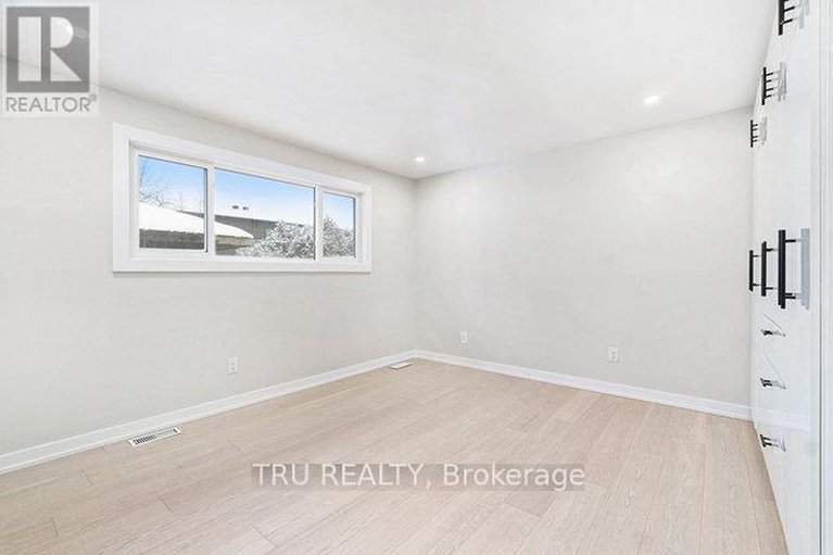 28740163/39-sunnycrest-drive/city-viewskylinefisher-heightsparkwood-hills/ottawa/ontario/K2E5Y4_19