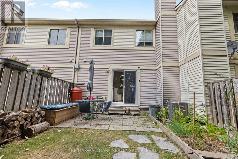 28763964/1598-hoskins-crescent/fallingbrookpineridge/ottawa/ontario/K4A2H8_26