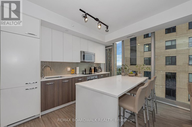 29214226/1807-111-champagne-avenue-s/west-centre-town/ottawa/ontario/K1S5V3_15