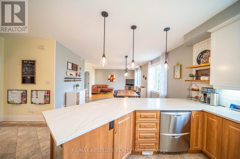 28781773/735-st-thomas-road/russell-twp/russell/ontario/K0A1W0_10