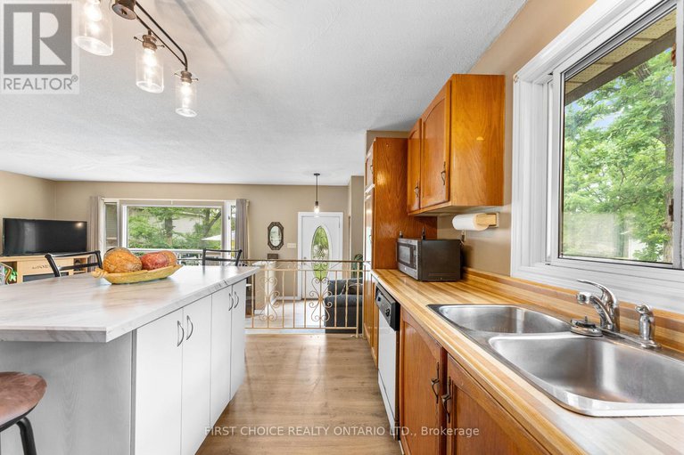 28507274/96-constance-lake-road/kanata-north-east/ottawa/ontario/K2K1X7_11