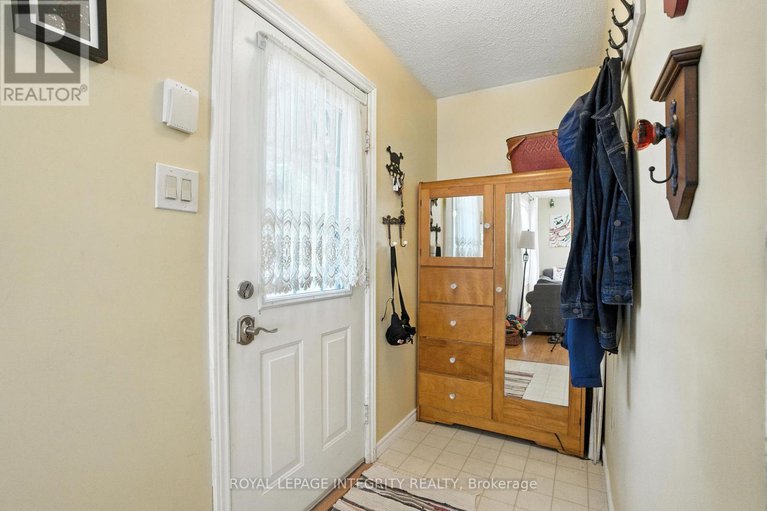 28965143/841-merivale-road/carlington/ottawa/ontario/K1Z5Z7_3