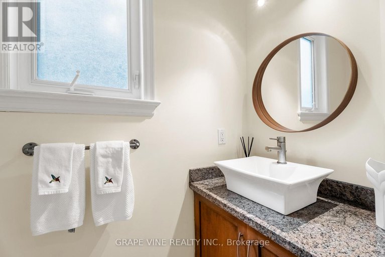 28366149/709-melbourne-avenue/laurentianview/ottawa/ontario/K2A1X4_10