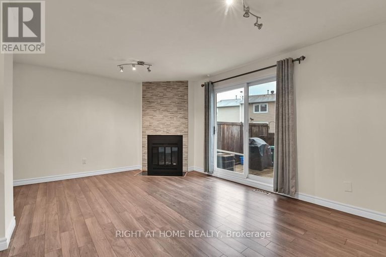 29603149/e-1700-lamoureux-drive/queenswood-heights-south/ottawa/ontario/K1E2N2_12