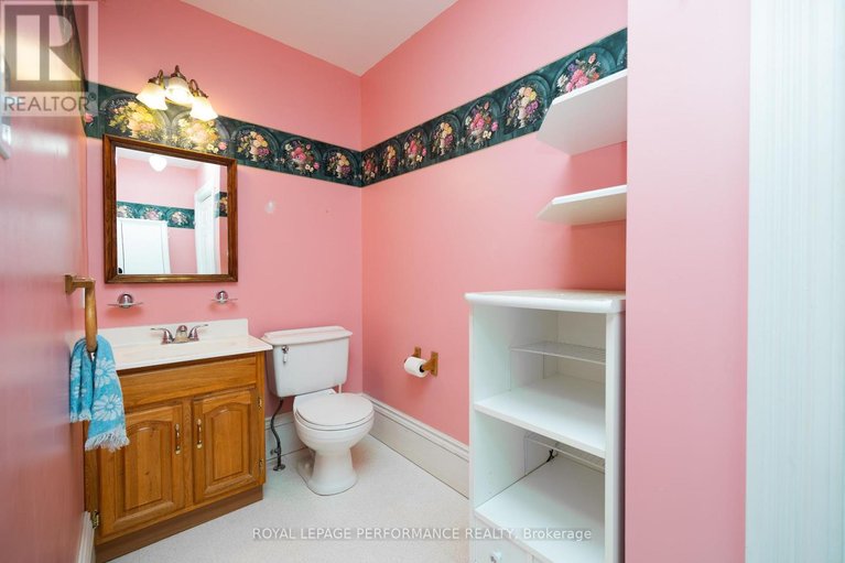 29632412/11-peter-street/maxville/north-glengarry/ontario/K0C1T0_34