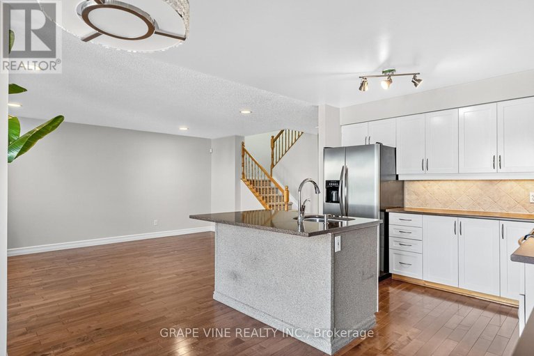 28825028/9-stoneleigh-street/strandherd/ottawa/ontario/K2G7A2_15