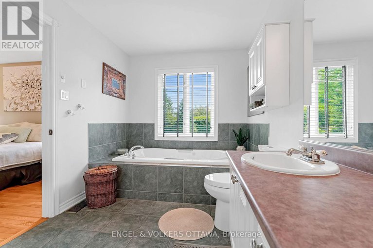28419109/6978-aldergrove-way/greely/ottawa/ontario/K4P1A3_22