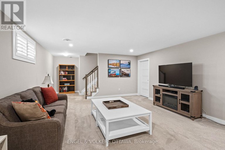 28965370/213-blackhorse-drive/north-grenville-twp-kemptville-south/north-grenville/ontario/K0G1J0_32