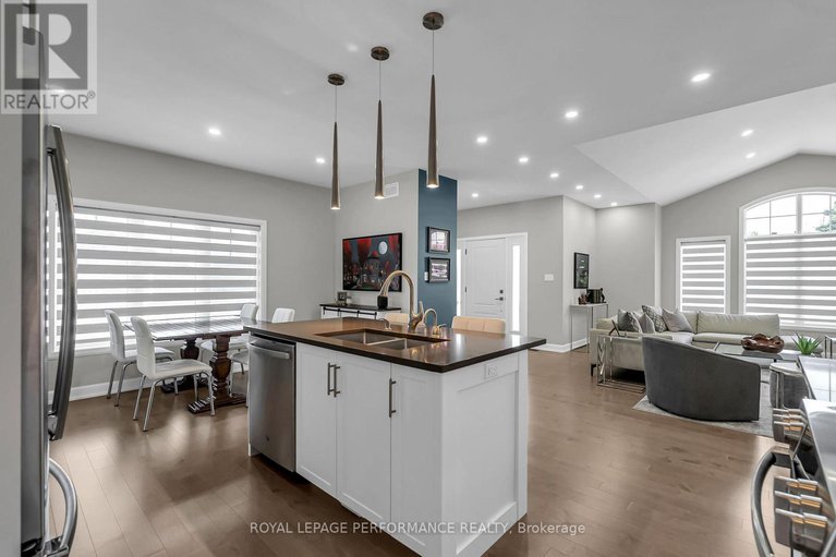 28627551/4-matthew-kieran-crescent/long-sault/south-stormont/ontario/K0C1P0_14