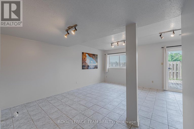 28613595/28-huntview-private/hunt-clubwestern-community/ottawa/ontario/K1V0M5_40