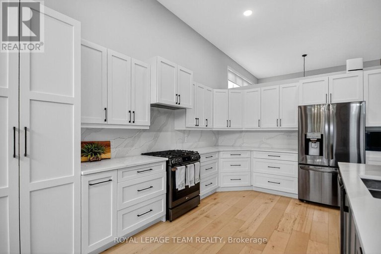 29219496/128-chenoa-way/stonebridge/ottawa/ontario/K2J0M2_18