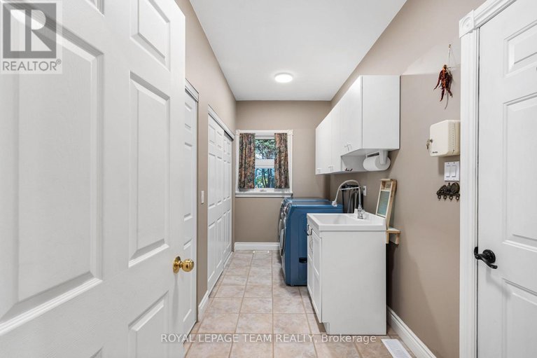 28906367/1601-apeldoorn-avenue/carleton-heights/ottawa/ontario/K2C1V4_11