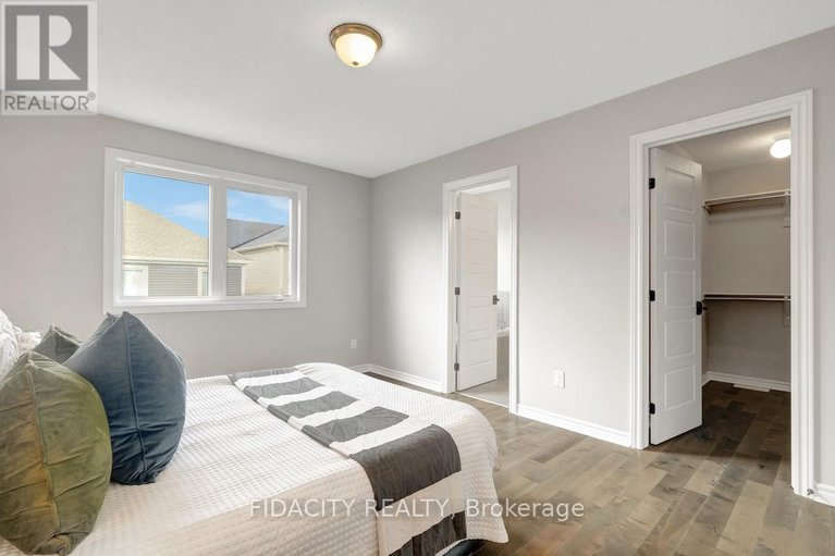 28732967/525-foxlight-circle/emerald-meadowstrailwest/ottawa/ontario/K2M0L9_13