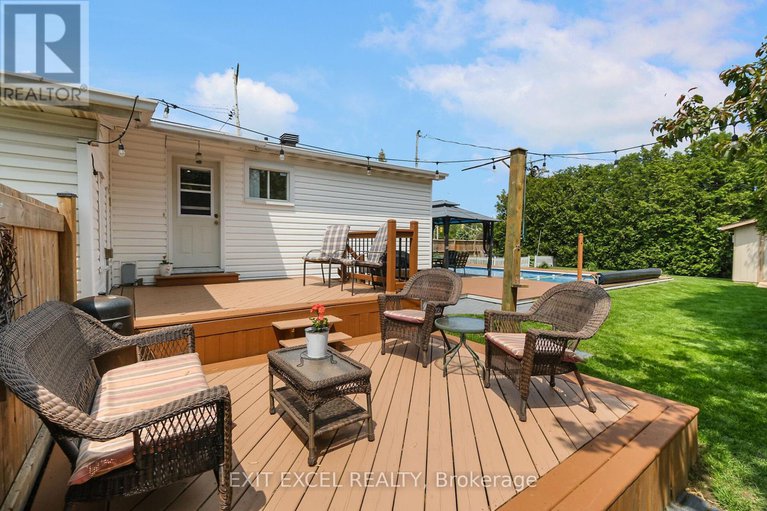 28416258/396-roxdale-avenue/bilberry-creekqueenswood-heights/ottawa/ontario/K1E1V5_27
