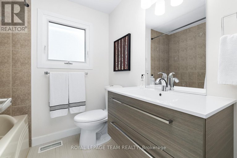 28840948/1179-st-moritz-court/convent-glen-north/ottawa/ontario/K1C2B2_19