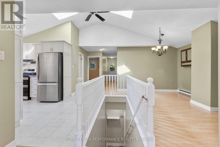 28945911/5-revol-road/merivale-gardens/ottawa/ontario/K2G0B8_24