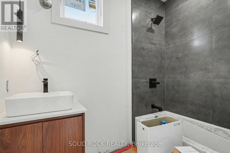 29669968/838-alpine-avenue/queensway-terrace-north/ottawa/ontario/K2B5R6_29